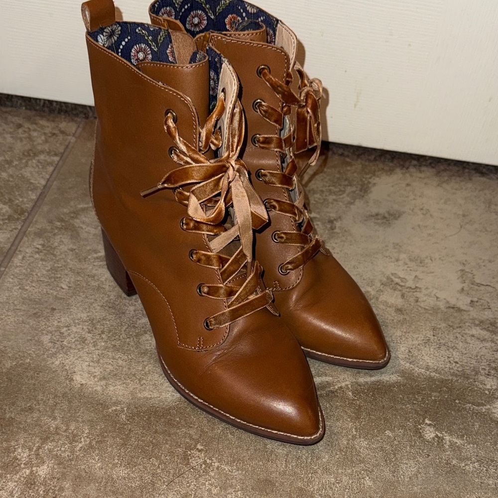 Seychelles Women's Brown Lace-Up Pointed Ankle Boots